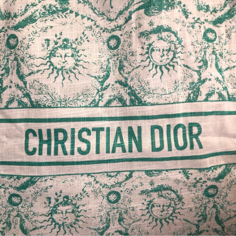 ⭐️ SOLD ⭐️⭐️⭐️⭐️Christian Dior Tote Bag NWT - Picture 2 of 8